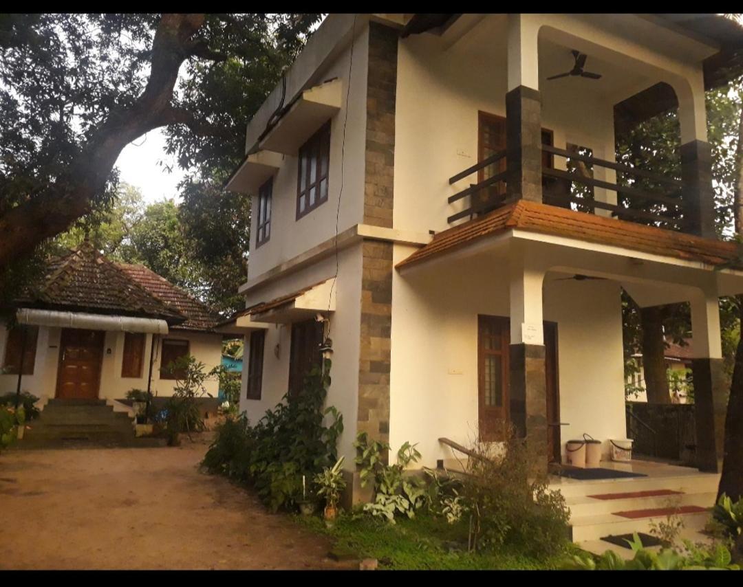 Abru'S Holidays International Travelers Alappuzha Eksteriør bilde