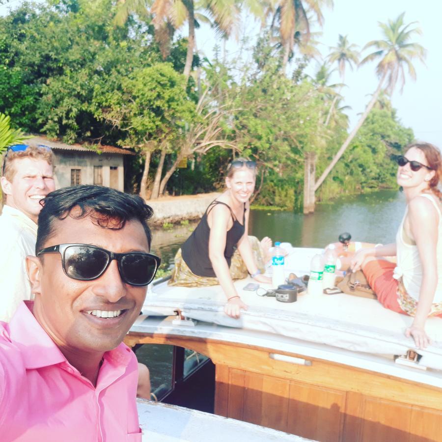 Abru'S Holidays International Travelers Alappuzha Eksteriør bilde
